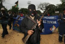 Colonizadores masistas de Yapacaní vestidos como terroristas.