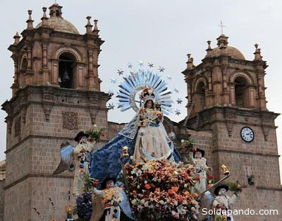 Virgen-de-La-Candelaria-Puno