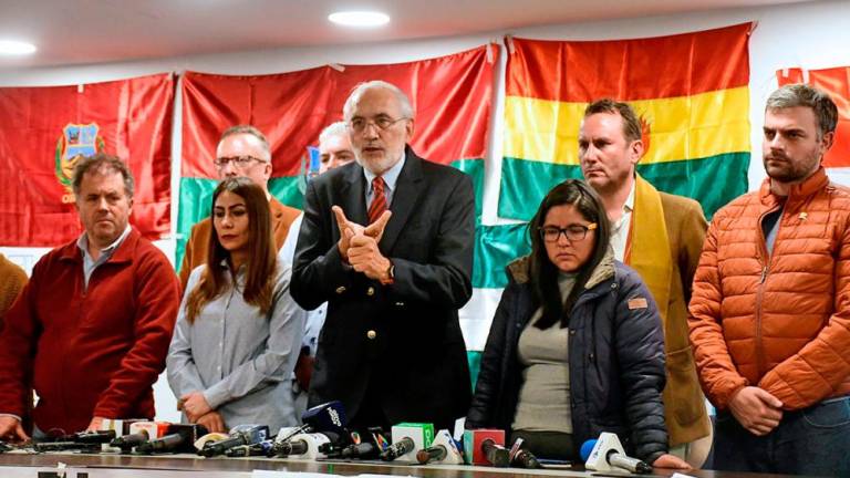 El expresidente Carlos Mesa y miembros de Comunidad Ciudadana