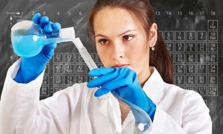 Mujer química empoderada.