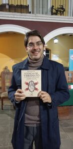 Rafael Aita con su libro 'Los incas del virreinato'. Foto: Ivani López, Revista Actívate.