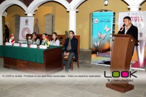 Christian Tarifa Sotomayor toma la palabra en el evento que recibió a Capitán Perú en Cochabamba. Foto. Héctor Erick Sandoval Viscarra, Revista Look.