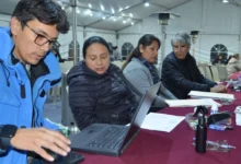 Personal del TSE el 19 de mayo, último día para la inscripción de candidaturas y recepción de programas de gobierno. Foto: Bolivia Verifica.